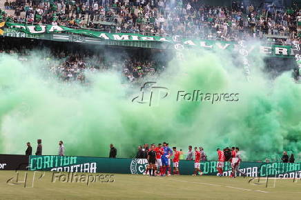 Campeonato brasileiro série b partida entre o coritiba contra o vila nova