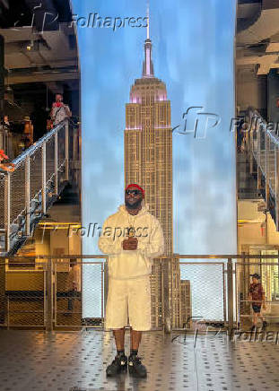 Odumodublvck visitou o empire state building para celebrar o novo single ?pity this boy? ft. Victony.