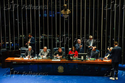 Senadores da direita fazem obstrução