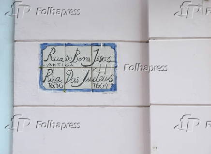 Placa da rua Bom Jesus, antiga rua dos Judeus, em Recife (PE)