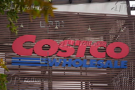 Costco customers visit Los Angeles store ahead of earnings report