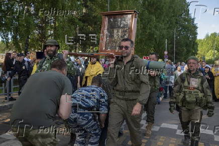 Orthodox Christians take part in annual Velikoretsky Cross procession