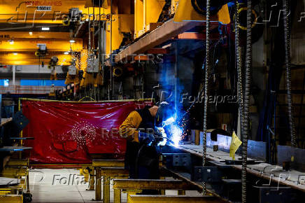 Walters Group welder works in Hamilton