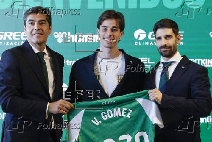 El portero Pau López y el central argentino Valentín Gómez son presentados como nuevos jugadores del Real Betis