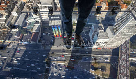 Visitante no Sampa Sky, no centro de SP