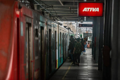 Vista das plataformas da estação de metrô de Esteio