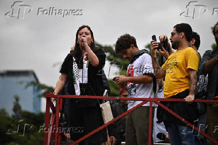 Ato contra genocídio palestino sobe a rua da Consolação