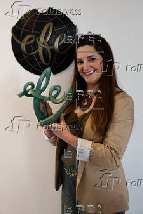 María de Frutos, escultora del Premio EFE: Todo el pasado de la Agencia está en la pieza