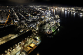 Vista noturna do Porto de Santos
