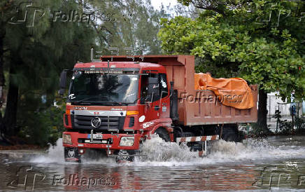 Fuertes lluvias afectan calles en La Habana