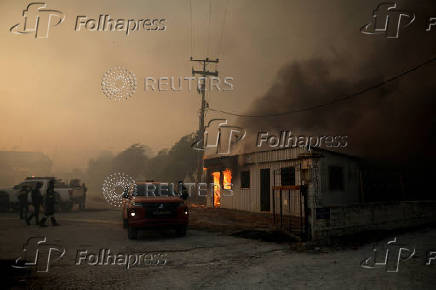 Wildfire burns houses, factories, forcing evacuations near Patras
