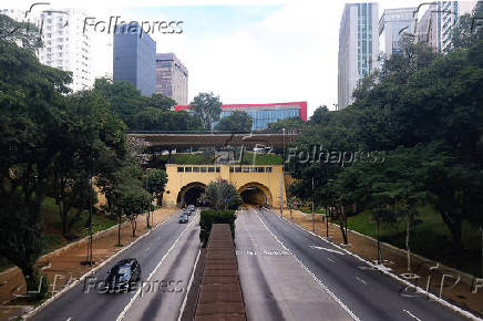 movimentação de veículos na avenida 9 de julho