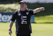 Costa Rica entrena con equipo completo para partidos ante Bahamas y Trinidad y Tobago