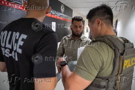 U.S. federal immigration officers operate at immigration court in New York