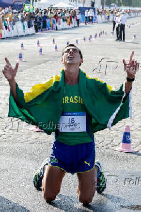 Caio Bonfim conquista a prata na marcha atlética