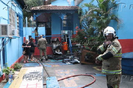 Incêndio destrói escola municipal na tijuca