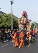 A vibrante e vanguardista capital da Alemanha recebe o carnaval anual de culturas em suas ruas.