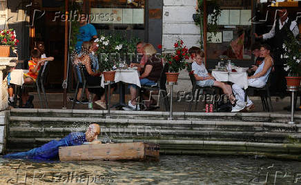 Bezos mannequins displayed in parody installation around Venice ahead of his wedding