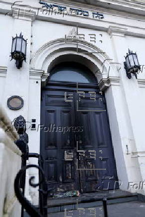 Melbourne synagogue door set on fire