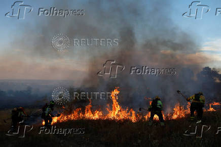 A wildfire burns on the outskirts of Valmojado