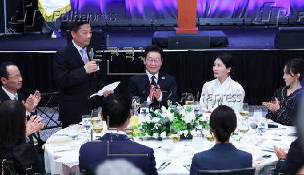 South Korean President Lee Jae Myung meets South Korean residents in New York