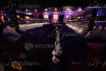 Lamine Yamal signs contract extension with FC Barcelona