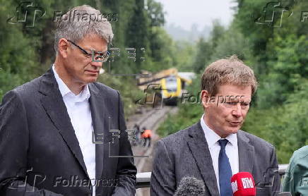 Passenger train derails in southwestern Germany
