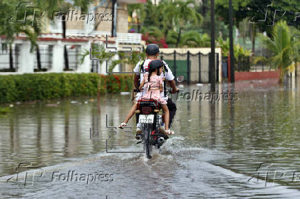 Fuertes lluvias afectan calles en La Habana