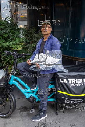 The last Newspaper Hawker in Paris to receive Order of Merit from President Macron