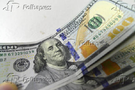 Dólar tem nova disparada e fecha em recorde de R$ 6,26