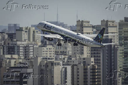 Aeronave da Azul decola do aeroporto de Congonhas