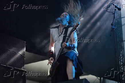 Apresentação da banda ensiferum durante o bangers open air