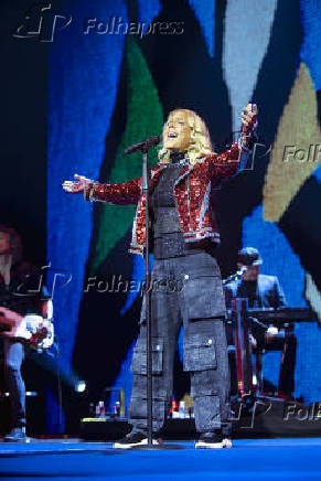 Cantora Paula Toller faz show em SP