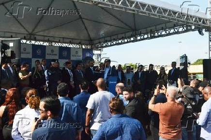 O governador Cláudio Castro entregou, 185 novas viaturas para PM do RJ