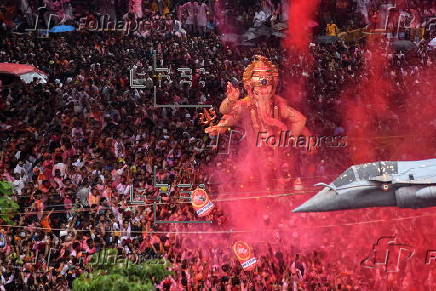 Los hindúes celebran el festival Ganesh Chaturthi que conmemora el nacimiento del Señor Ganesha.