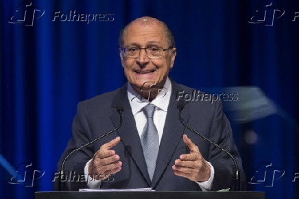 Debate para dos candidatos ao governo do Estado de Sao Paulo. Alexandre Padilha (PT); Paulo Skaf (PMDB); Geraldo Alkimin (PSDB); Gilberto Maringoni (PSOL); Gilberto Natalini (PV); Laercio Benko (PHS); Walter Ciglioni (PRTB).