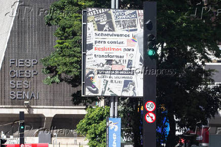 Vista de painéis na avenida paulista, parada LGBT+