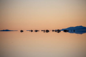 Atardecer en el salar de Uyuni en Bolivia