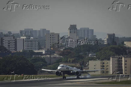 Avião da Azul em Congonhas (SP)