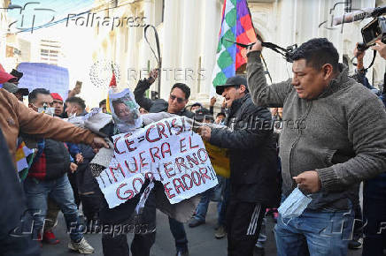 Supporters of Evo Morales's candidacy clash with police, in La Paz