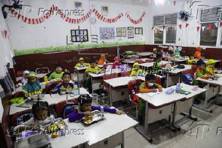 Indonesia government's free meals program continues despite cases of food poisoning