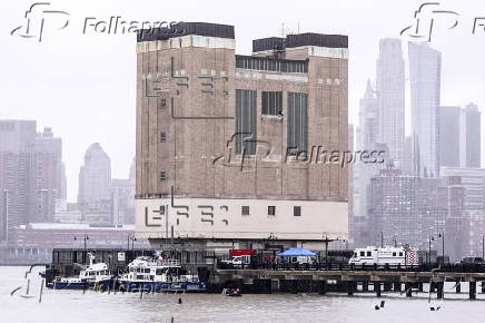 Search in the Hudson River after helicopter crash, near Jersey City