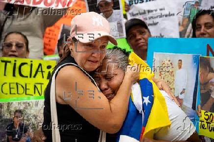 Familias de venezolanos en El Salvador exigen pruebas de vida de sus parientes detenidos