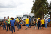 Apoiadores do governo Bolsonaro bloqueiam a BR-251