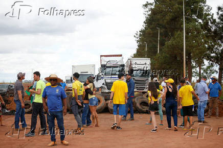 Apoiadores do governo Bolsonaro bloqueiam a BR-251