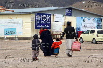 Refugees deported from Pakistan arrive in Afghanistan