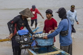 Bad weather and high waves warning for Bali
