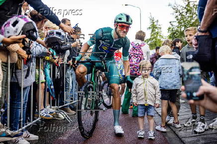 Riders attend the Daags na de Tour