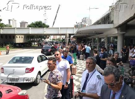 Filas em Congonhas com a mudança para táxis e aplicativos