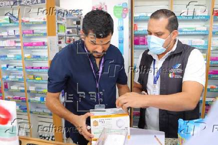 Ecuador controla precios de mascarillas tras alza por la obligación de uso en escuelas